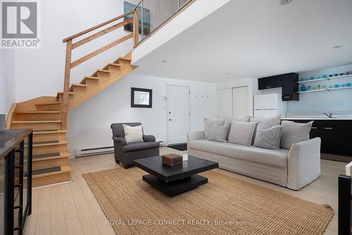 288 Sherbourne Street, Toronto, ON - Indoor Photo Showing Living Room
