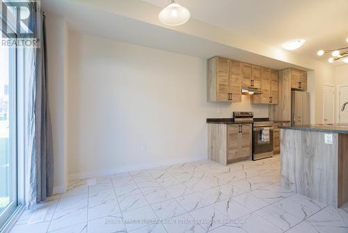 27 Aviron Crescent, Welland, ON - Indoor Photo Showing Kitchen