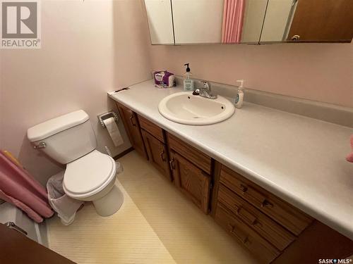 4 O'Connor Court, Kindersley, SK - Indoor Photo Showing Bathroom