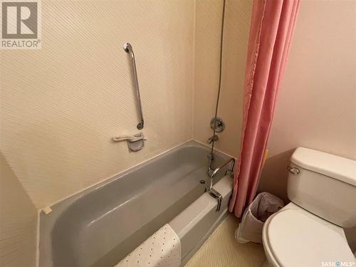 4 O'Connor Court, Kindersley, SK - Indoor Photo Showing Bathroom