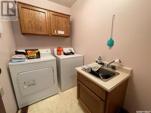 4 O'Connor Court, Kindersley, SK - Indoor Photo Showing Laundry Room