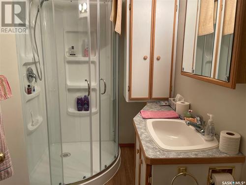 4 O'Connor Court, Kindersley, SK - Indoor Photo Showing Bathroom