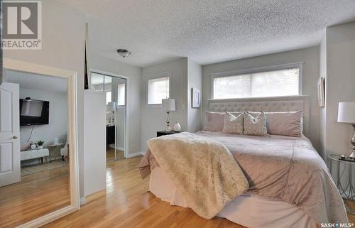 24 2338 Assiniboine Avenue, Regina, SK - Indoor Photo Showing Bedroom