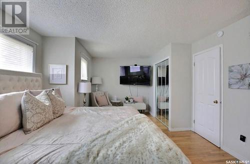 24 2338 Assiniboine Avenue, Regina, SK - Indoor Photo Showing Bedroom