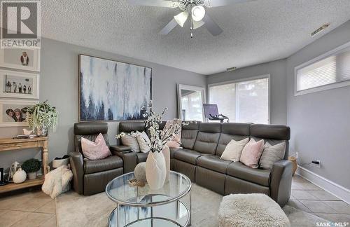 24 2338 Assiniboine Avenue, Regina, SK - Indoor Photo Showing Living Room