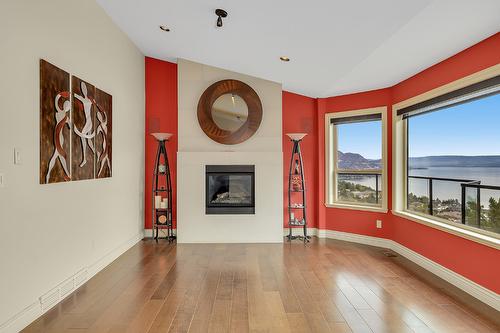 6151 Gillam Crescent, Peachland, BC - Indoor With Fireplace