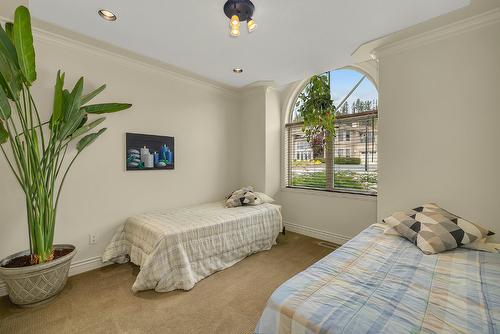 6151 Gillam Crescent, Peachland, BC - Indoor Photo Showing Bedroom