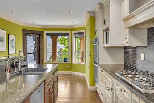 6151 Gillam Crescent, Peachland, BC - Indoor Photo Showing Kitchen With Double Sink With Upgraded Kitchen