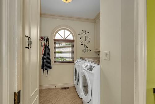 6151 Gillam Crescent, Peachland, BC - Indoor Photo Showing Laundry Room