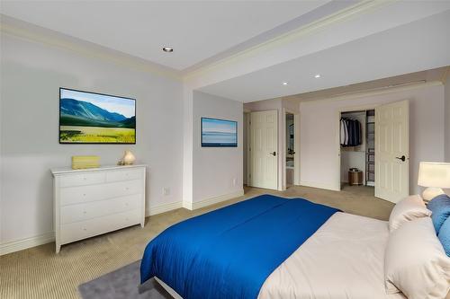 6151 Gillam Crescent, Peachland, BC - Indoor Photo Showing Bedroom