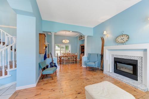 5168 Morrison Crescent, Peachland, BC - Indoor Photo Showing Living Room With Fireplace