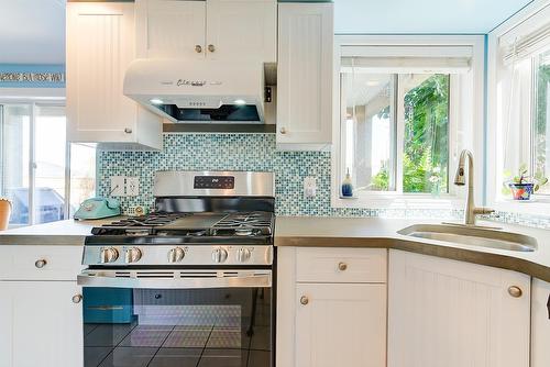 5168 Morrison Crescent, Peachland, BC - Indoor Photo Showing Kitchen