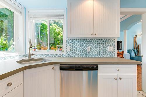 5168 Morrison Crescent, Peachland, BC - Indoor Photo Showing Kitchen