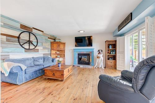 5168 Morrison Crescent, Peachland, BC - Indoor Photo Showing Living Room With Fireplace