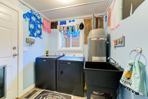 5168 Morrison Crescent, Peachland, BC - Indoor Photo Showing Laundry Room