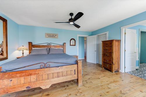 5168 Morrison Crescent, Peachland, BC - Indoor Photo Showing Bedroom