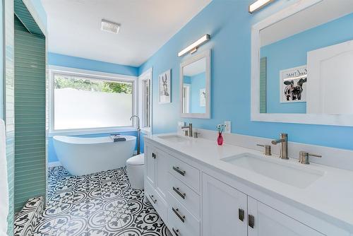 5168 Morrison Crescent, Peachland, BC - Indoor Photo Showing Bathroom