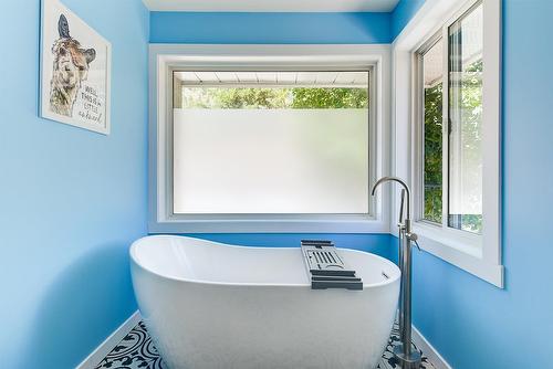 5168 Morrison Crescent, Peachland, BC - Indoor Photo Showing Bathroom