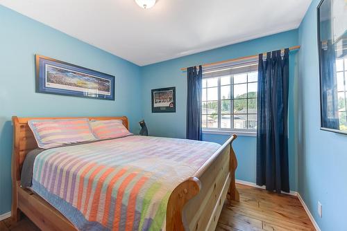 5168 Morrison Crescent, Peachland, BC - Indoor Photo Showing Bedroom