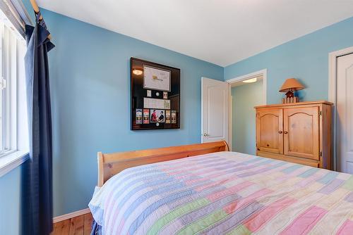 5168 Morrison Crescent, Peachland, BC - Indoor Photo Showing Bedroom