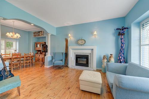 5168 Morrison Crescent, Peachland, BC - Indoor Photo Showing Living Room With Fireplace