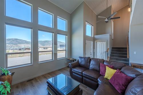 30-125 Cabernet Drive, Okanagan Falls, BC - Indoor Photo Showing Living Room