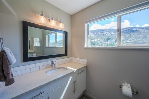 30-125 Cabernet Drive, Okanagan Falls, BC - Indoor Photo Showing Bathroom