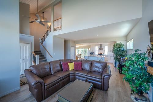 30-125 Cabernet Drive, Okanagan Falls, BC - Indoor Photo Showing Living Room