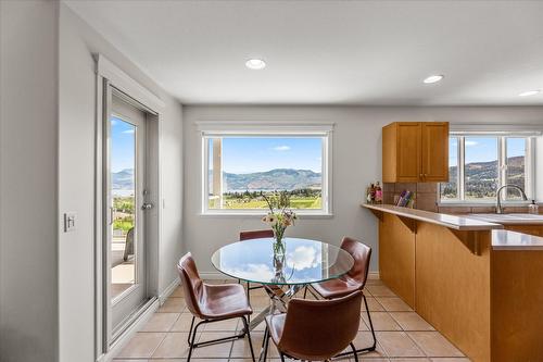 2819 Summerview Place, West Kelowna, BC - Indoor Photo Showing Living Room With Fireplace