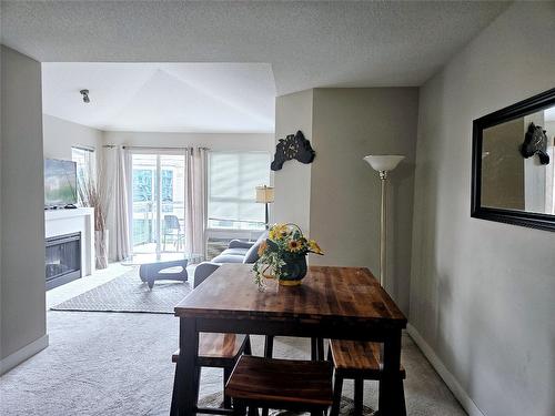 408-1089 Sunset Drive, Kelowna, BC - Indoor With Fireplace