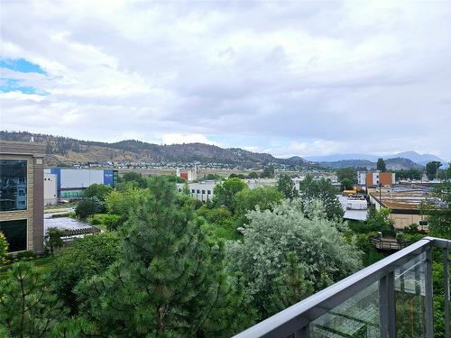 408-1089 Sunset Drive, Kelowna, BC - Outdoor With View