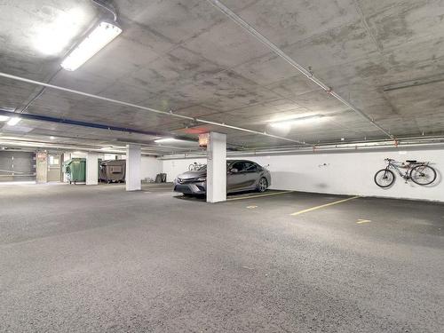 Garage - 3514 Rue Des Francs-Bourgeois, Boisbriand, QC - Indoor Photo Showing Garage