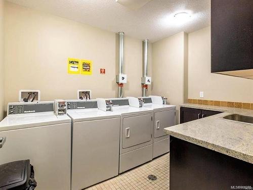 438 Wakesiah Ave, Nanaimo, BC - Indoor Photo Showing Laundry Room