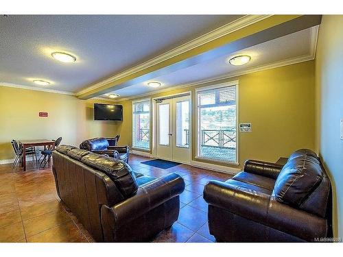 438 Wakesiah Ave, Nanaimo, BC - Indoor Photo Showing Living Room