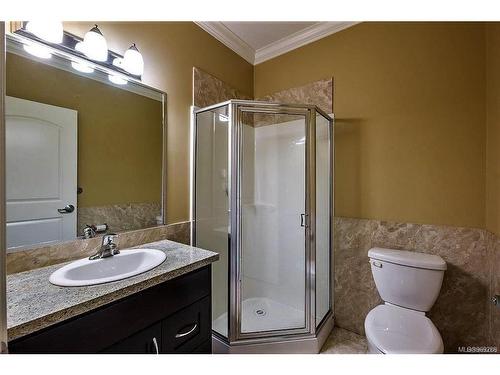 438 Wakesiah Ave, Nanaimo, BC - Indoor Photo Showing Bathroom