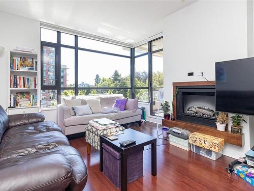 404-788 Humboldt St, Victoria, BC - Indoor Photo Showing Living Room With Fireplace