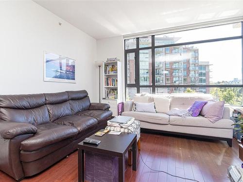 404-788 Humboldt St, Victoria, BC - Indoor Photo Showing Living Room