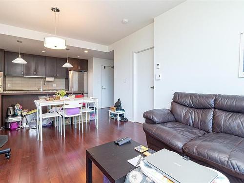 404-788 Humboldt St, Victoria, BC - Indoor Photo Showing Living Room