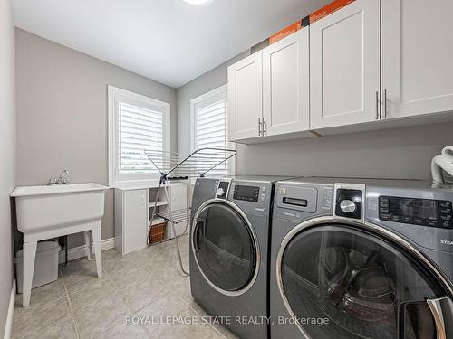 2270 Dunforest Cres, Oakville, ON - Indoor Photo Showing Laundry Room