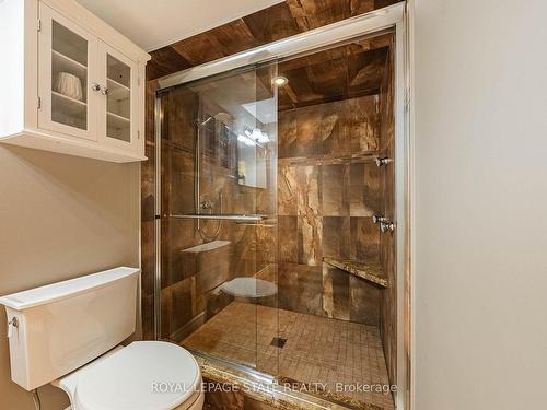 2270 Dunforest Cres, Oakville, ON - Indoor Photo Showing Bathroom