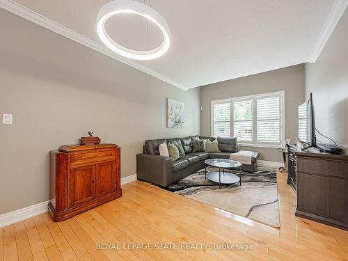 2270 Dunforest Cres, Oakville, ON - Indoor Photo Showing Living Room