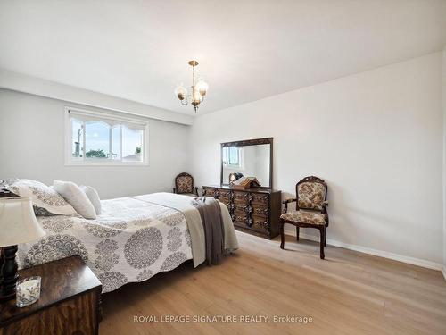 62 Watney Cres, Toronto, ON - Indoor Photo Showing Bedroom