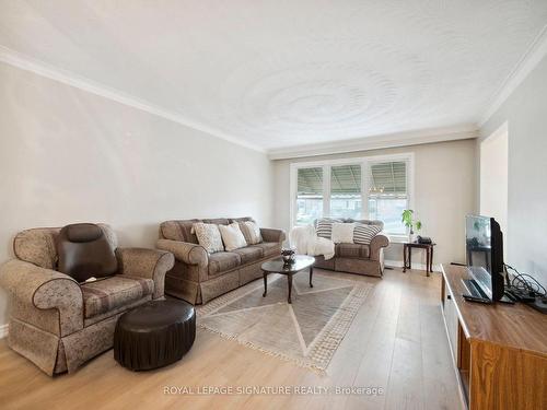 62 Watney Cres, Toronto, ON - Indoor Photo Showing Living Room