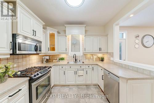 1779 Healy Road, London, ON - Indoor Photo Showing Kitchen With Upgraded Kitchen