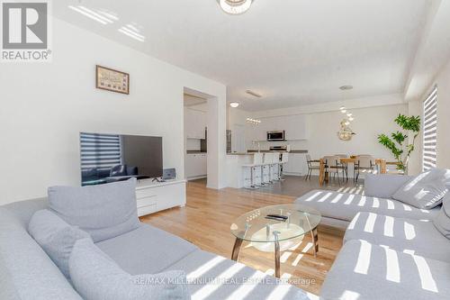 5 Victory Drive, Thorold, ON - Indoor Photo Showing Living Room