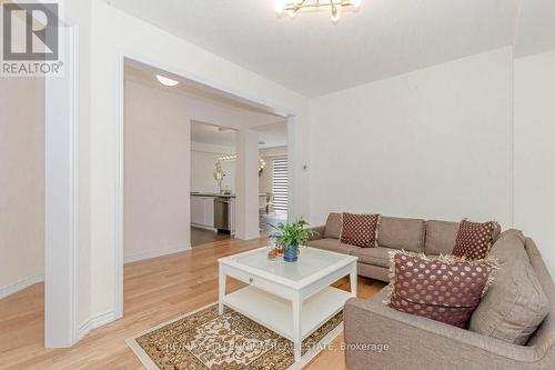 5 Victory Drive, Thorold, ON - Indoor Photo Showing Living Room