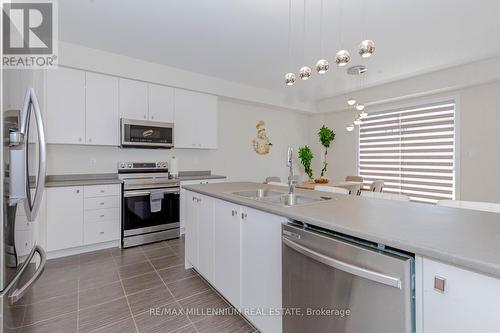 5 Victory Drive, Thorold, ON - Indoor Photo Showing Kitchen With Double Sink