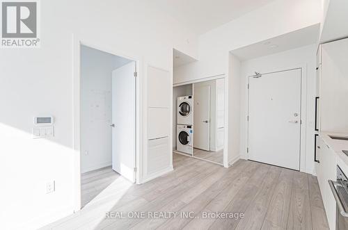 2105 - 82 Dalhousie Street, Toronto (Church-Yonge Corridor), ON - Indoor Photo Showing Laundry Room