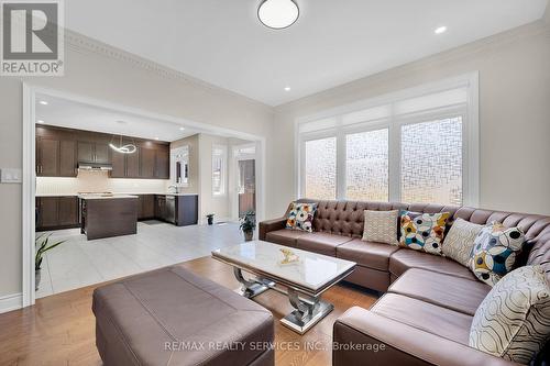 92 Russell Creek Drive, Brampton, ON - Indoor Photo Showing Living Room