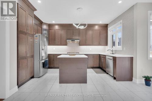 92 Russell Creek Drive, Brampton, ON - Indoor Photo Showing Kitchen With Upgraded Kitchen